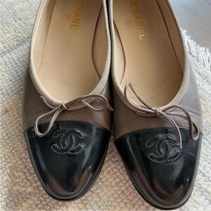Chanel Cap Toe Ballet Ballerina Flats Shoes Dark grey taupe & black patent 37.5